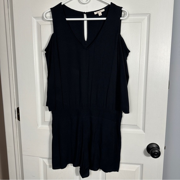 Ella Moss sz. M Black Cold Shoulder Romper, pockets, date night - Picture 1 of 7